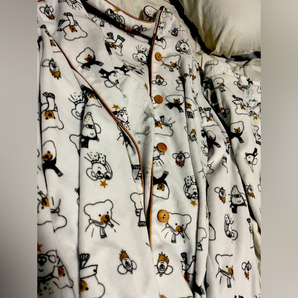 Their pyjama set - Picture 2 of 4